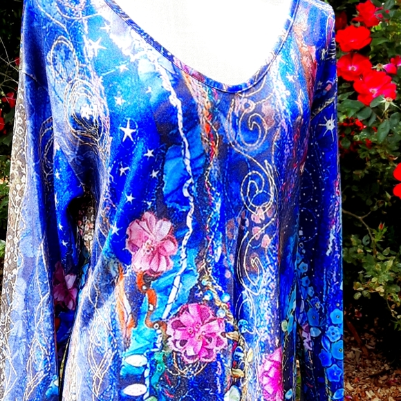 NEW! Form- fitting, Blue starry top🦋 It's extremely sexy on😉 - Picture 6 of 7